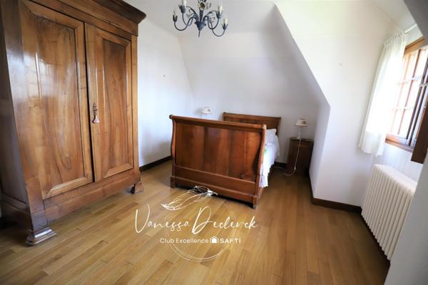 MAISON DE CARACTERE AU CALME D'UNE IMPASSE, COMMERCES A PIEDS