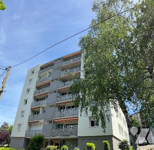 Saint-Etienne Rond-Point, F5 97 m2 , GARAGE  + 1 place de PARKING extérieure, à rafraichir 95 000 €