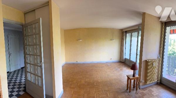 Saint-Etienne Rond-Point, F5 97 m2 , GARAGE  + 1 place de PARKING extérieure, à rafraichir 95 000 €