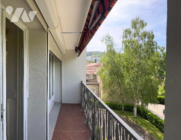 Saint-Etienne Rond-Point, F5 97 m2 , GARAGE  + 1 place de PARKING extérieure, à rafraichir 95 000 €