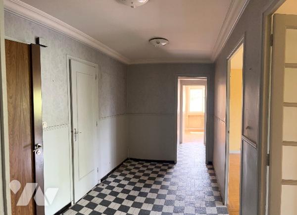 Saint-Etienne Rond-Point, F5 97 m2 , GARAGE  + 1 place de PARKING extérieure, à rafraichir 95 000 €