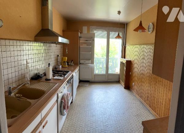 Saint-Etienne Rond-Point, F5 97 m2 , GARAGE  + 1 place de PARKING extérieure, à rafraichir 95 000 €