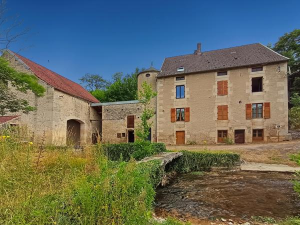Aignay-le-Duc (21510) Ancien moulin de 265 m² et ses dépendances sur 3 hectares de terrain 21510 AIGNAY-LE-DUC