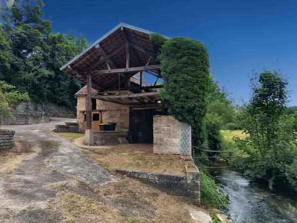Aignay-le-Duc (21510) Ancien moulin de 265 m² et ses dépendances sur 3 hectares de terrain 21510 AIGNAY-LE-DUC