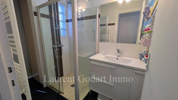 Maison de plain pied avec 2 chambres + dépendance