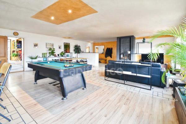 Maison atypique aux volumes exceptionnels – 143 m² de surfaces d’usage (habitable et pondérée) – Cannes Écluse (77130)