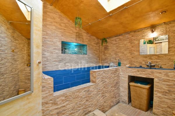 Maison atypique aux volumes exceptionnels – 143 m² de surfaces d’usage (habitable et pondérée) – Cannes Écluse (77130)