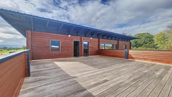 Bureaux spacieux avec deux terrasses idéalement situés