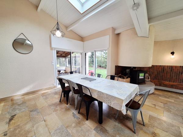 Sèvres-Anxaumont (86800) Maison d’architecte – 4 ch + 1 à aménager – Terrain 3 000 m² – Calme absolu – Sèvres-Anxaumont