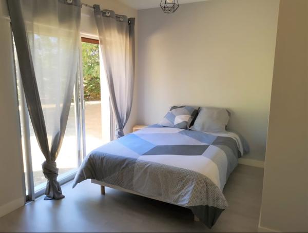 Sèvres-Anxaumont (86800) Maison d’architecte – 4 ch + 1 à aménager – Terrain 3 000 m² – Calme absolu – Sèvres-Anxaumont