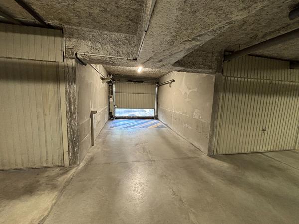Garage fermé en sous-sol - Lyon 8 Grange Blanche