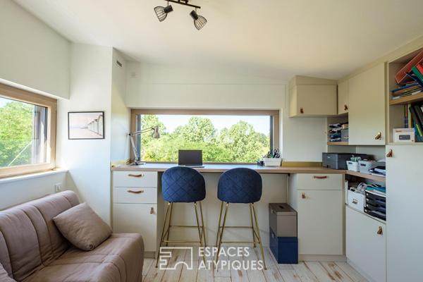 Contemporaine à ossature bois et vue dans un cadre verdoyant