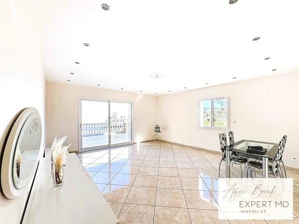 Chanas (38150) Chanas (38150) : Maison de plain-pied – 4 chambres – 128 m² + garages et espace de stockage