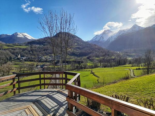 Chalet en bois avec vue sur les Pyrénées
