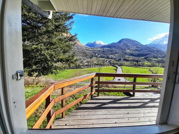 Chalet en bois avec vue sur les Pyrénées