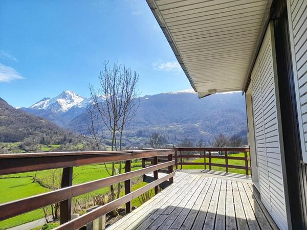 Chalet en bois avec vue sur les Pyrénées