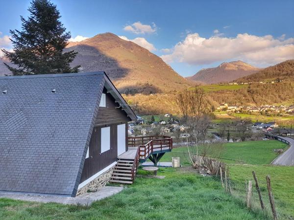 Chalet en bois avec vue sur les Pyrénées
