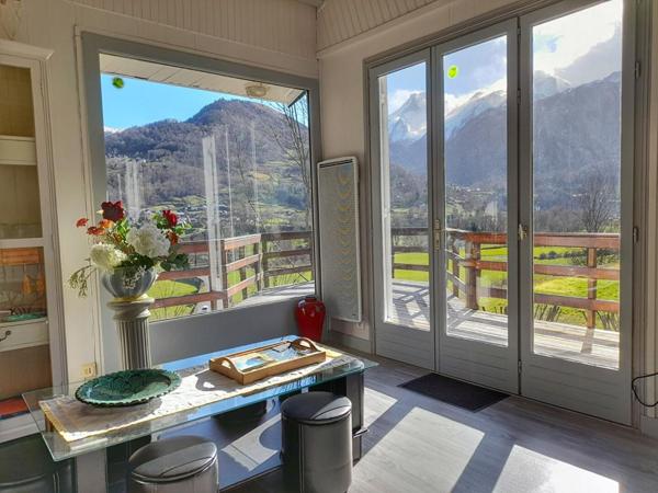 Chalet en bois avec vue sur les Pyrénées