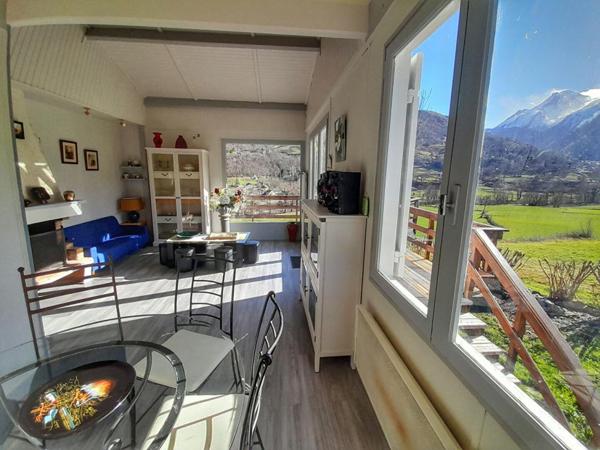 Chalet en bois avec vue sur les Pyrénées