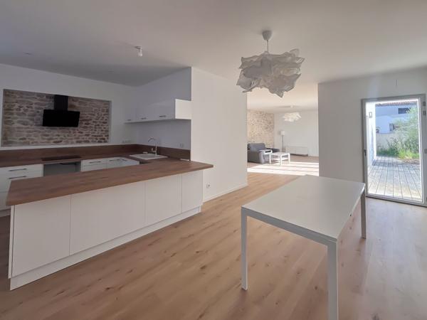 Maison 6 pièce(s) 183 m2, Sainte soulle 17220