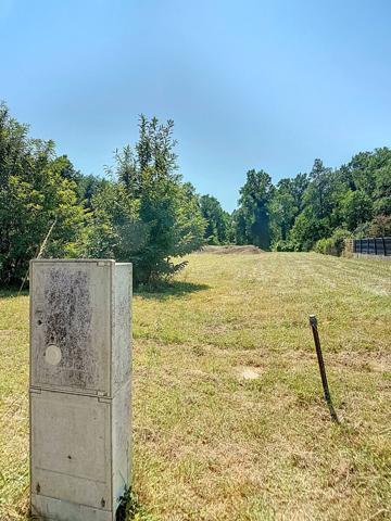 A vendre à ASSAT en limite de MEILLON Terrain constructible viabilisé de 2369 m² au calme et en fond d'impasse