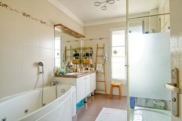 Magnifique propriété avec piscine dans la ZAC des deux golfs