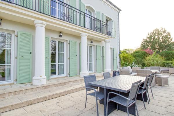 Magnifique propriété avec piscine dans la ZAC des deux golfs
