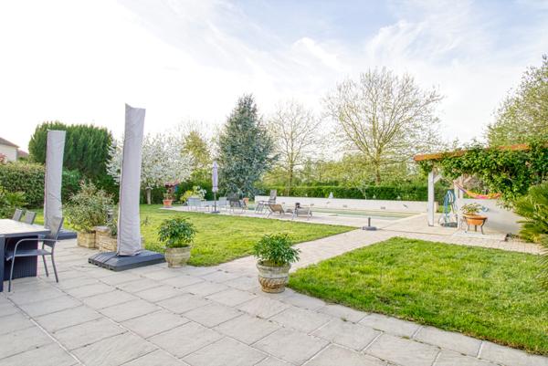 Magnifique propriété avec piscine dans la ZAC des deux golfs