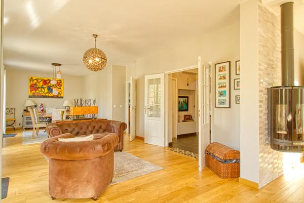 Magnifique propriété avec piscine dans la ZAC des deux golfs