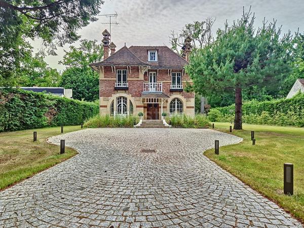 Maison avec dépendances, 12 Pièces 250 m² habitables, parc de 4500 m²