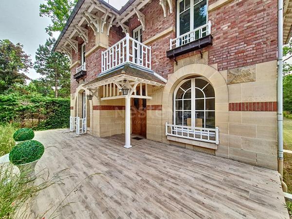 Maison avec dépendances, 12 Pièces 250 m² habitables, parc de 4500 m²