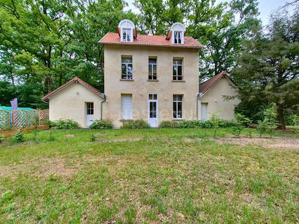 Maison avec dépendances, 12 Pièces 250 m² habitables, parc de 4500 m²