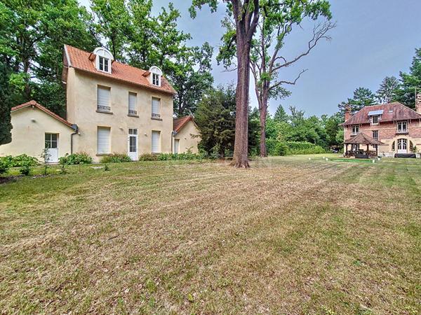 Maison avec dépendances, 12 Pièces 250 m² habitables, parc de 4500 m²