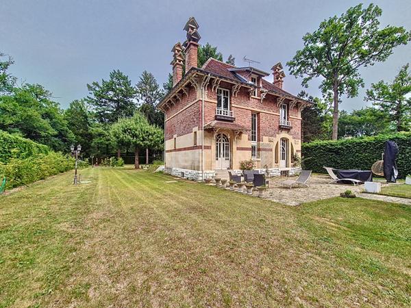 Maison avec dépendances, 12 Pièces 250 m² habitables, parc de 4500 m²