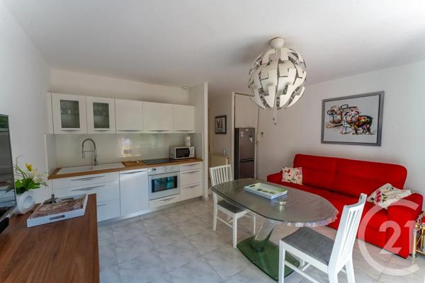 Maison à vendre  5 pièces - 231 m 2   ST MAXIMIN LA STE BAUME  - 83