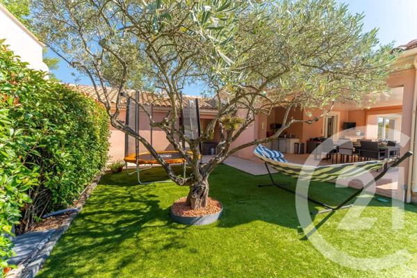Maison à vendre  5 pièces - 231 m 2   ST MAXIMIN LA STE BAUME  - 83