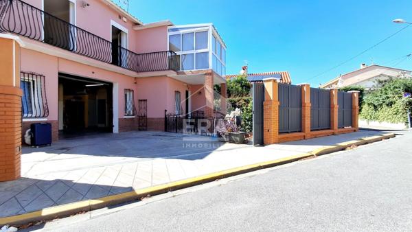 Maison 94 m² avec véranda, jardin et garages à vendre à Perpignan