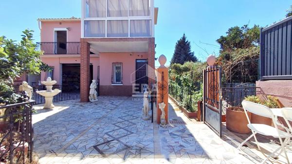 Maison 94 m² avec véranda, jardin et garages à vendre à Perpignan