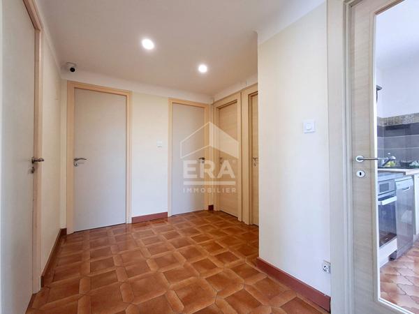 Maison 94 m² avec véranda, jardin et garages à vendre à Perpignan