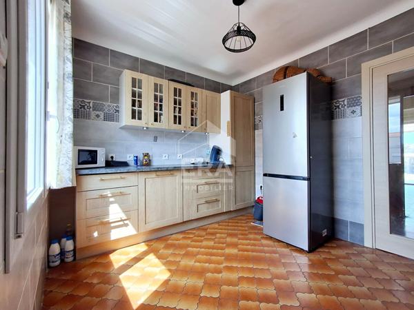Maison 94 m² avec véranda, jardin et garages à vendre à Perpignan
