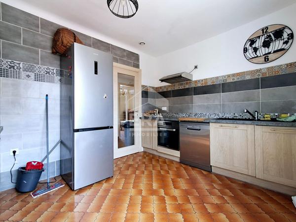 Maison 94 m² avec véranda, jardin et garages à vendre à Perpignan