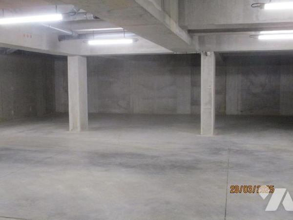 Dans résidence récente, au rez-de-chaussée : APPARTEMENT comprenant entrée-séjour-salon-cuisine...