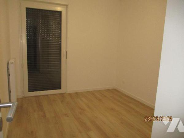 Dans résidence récente, au rez-de-chaussée : APPARTEMENT comprenant entrée-séjour-salon-cuisine...