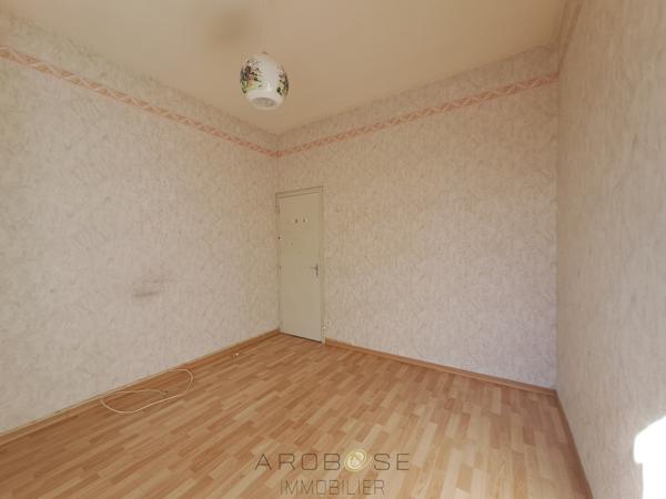 Maison de plain-pied avec jardin
