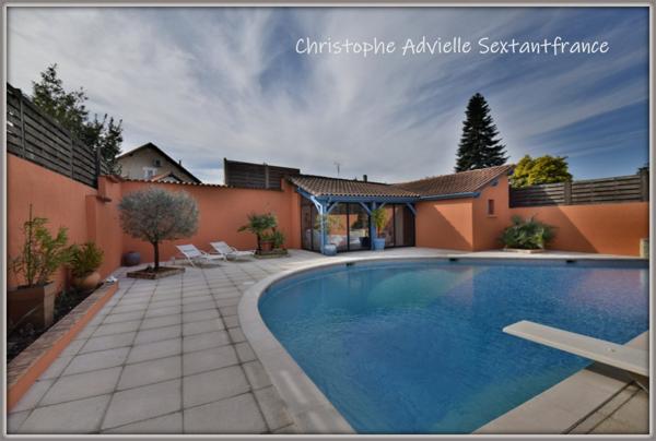 Bergerac centre, maison de plain pied 2 chambres, superbe espace piscine