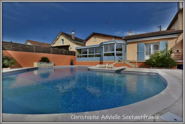 Bergerac centre, maison de plain pied 2 chambres, superbe espace piscine