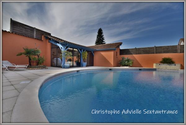 Bergerac centre, maison de plain pied 2 chambres, superbe espace piscine