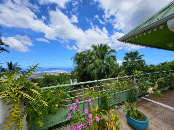 À VENDRE – GRANDE VILLA VUE OCÉAN À LA POSSESSION