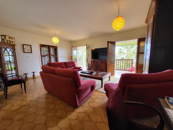 À VENDRE – GRANDE VILLA VUE OCÉAN À LA POSSESSION