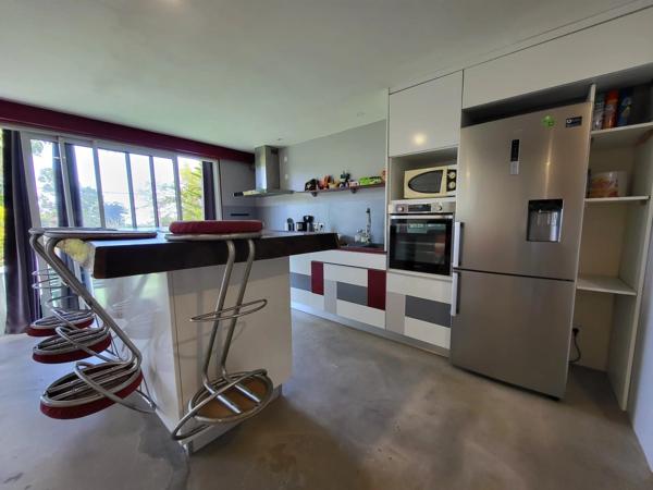 À VENDRE – GRANDE VILLA VUE OCÉAN À LA POSSESSION